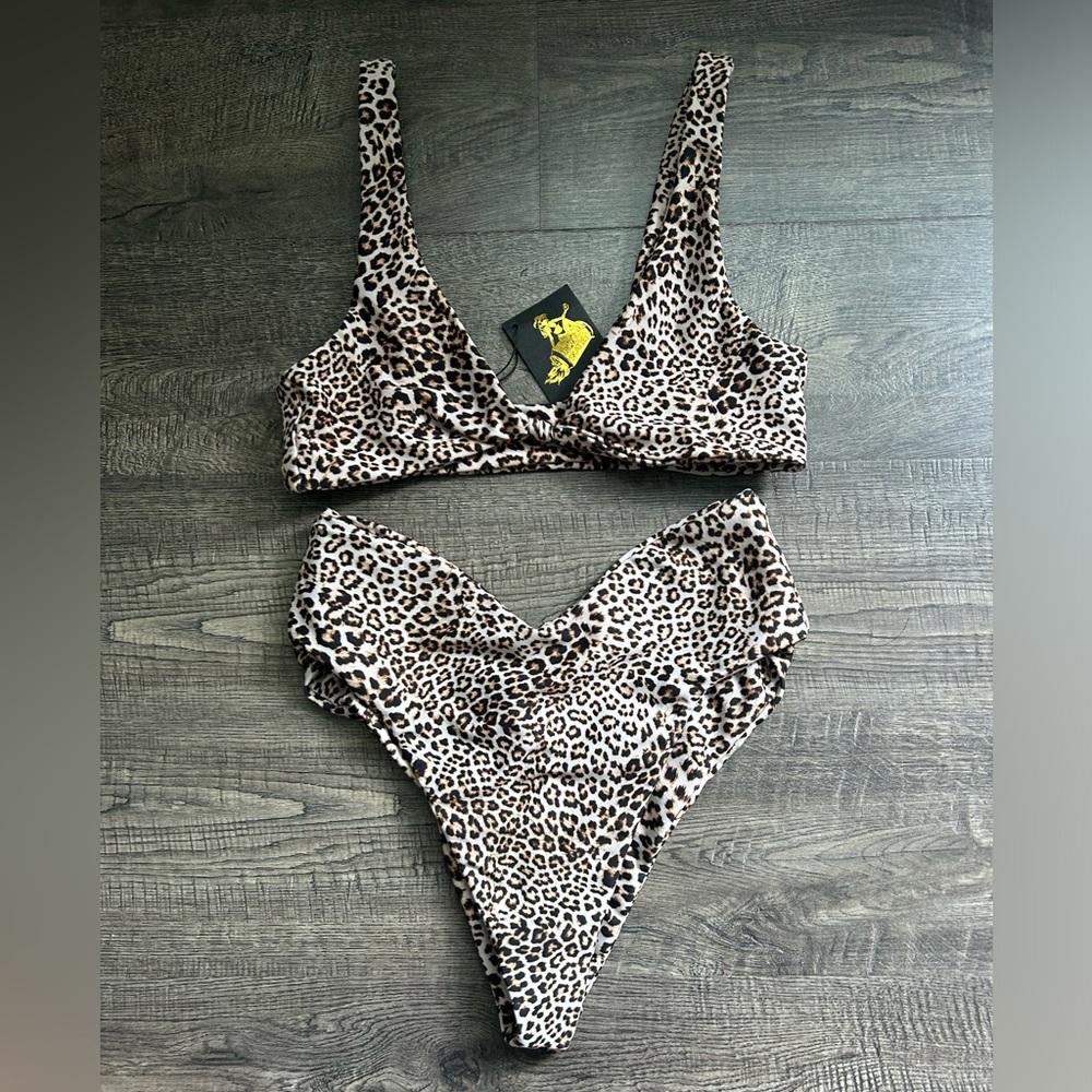 Skatie swim. Size small. Top & bottom.